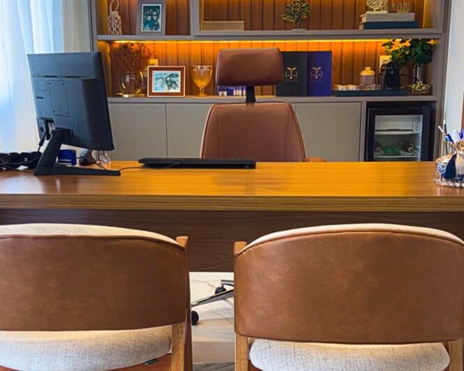 Consultório do Dr. Guilherme Ghiraldini no Tatuapé, São Paulo, ambiente acolhedor